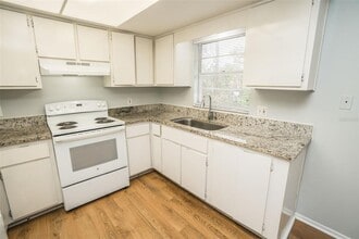 1277 Sylvia Ave in Spring Hill, FL - Building Photo - Building Photo