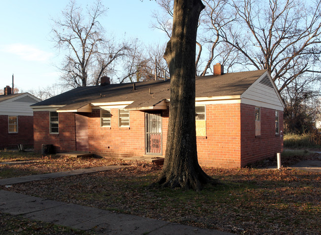 University Court Apartments in Memphis, TN - Building Photo - Building Photo