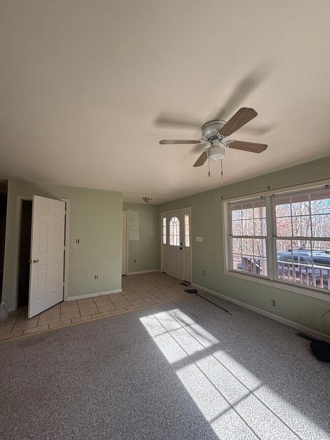 15912 Warburton Dr in Haymarket, VA - Building Photo - Building Photo