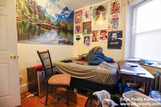 56 Egmont St, Unit 1 in Brookline, MA - Foto de edificio - Building Photo