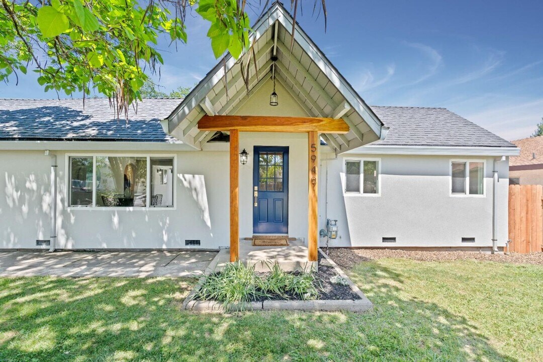5949 Stanley Ave in Carmichael, CA - Building Photo