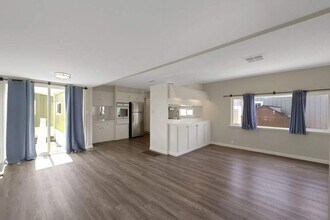 22 Dahlberg Dr in Pacifica, CA - Building Photo - Building Photo