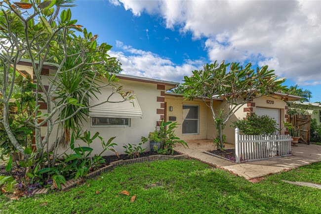 6220 SW 9th Ct in North Lauderdale, FL - Building Photo - Building Photo