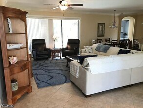 1624 SW 43rd Ln in Cape Coral, FL - Foto de edificio - Building Photo
