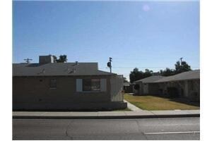 1517 W Indian School Rd in Phoenix, AZ - Building Photo