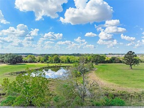 2230 Memory Oaks Dr in Tomball, TX - Building Photo - Building Photo