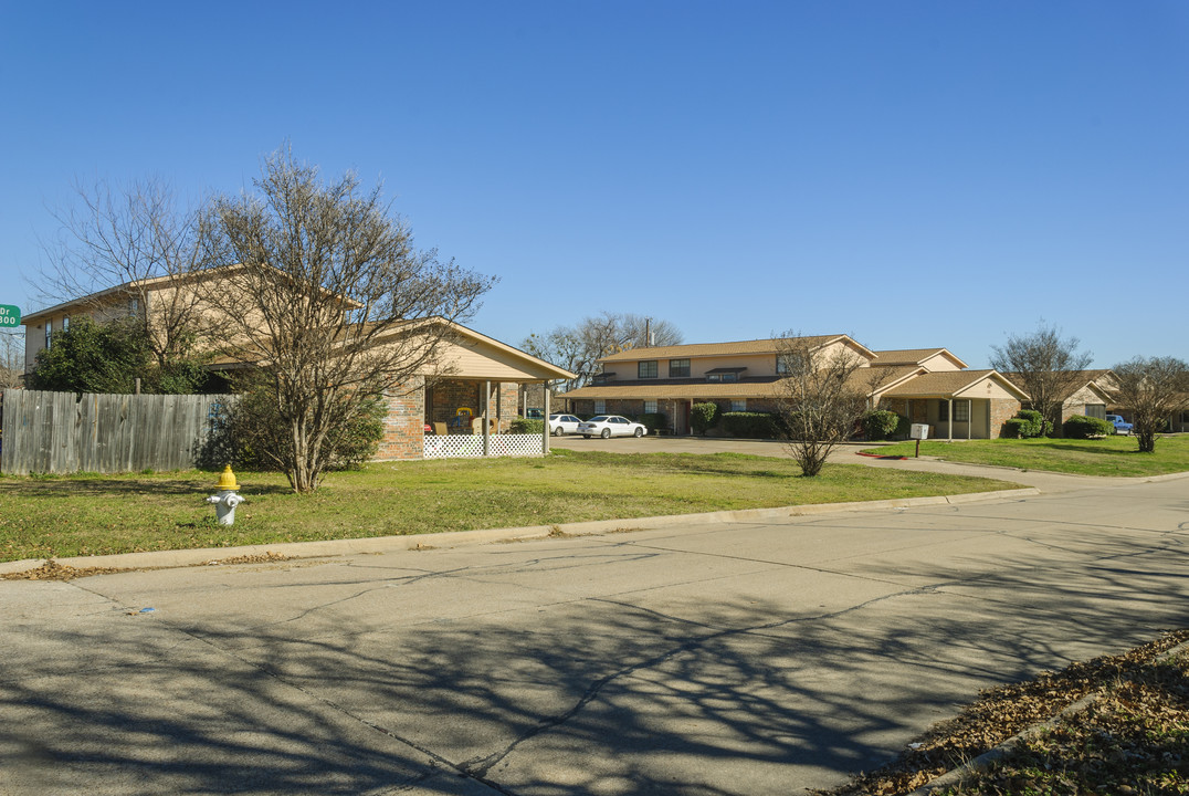 Bluffview Apartment Homes in Seagoville, TX - Building Photo