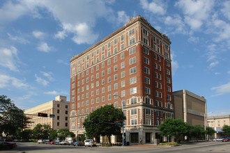 Georgian Place in Lincoln, NE - Building Photo - Building Photo