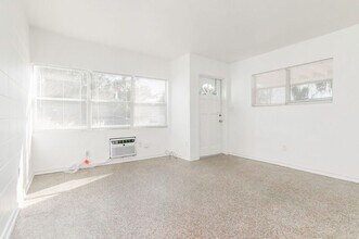 1239 Virginia Dr in Orlando, FL - Building Photo - Building Photo