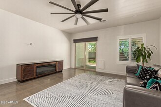 1653 W Straight Arrow Ln in Phoenix, AZ - Building Photo - Building Photo