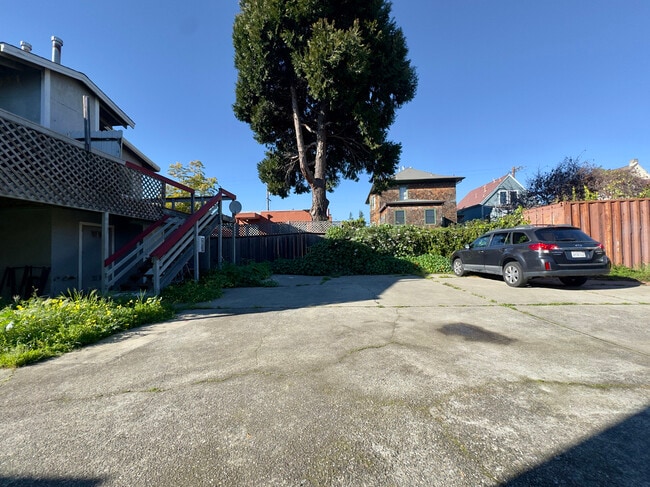 2835 California St, Unit 4 in Berkeley, CA - Foto de edificio - Building Photo