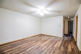 42 Locust St in Farmington, AR - Building Photo - Building Photo