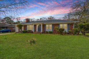 1791 Dunbarton Dr in Charleston, SC - Building Photo