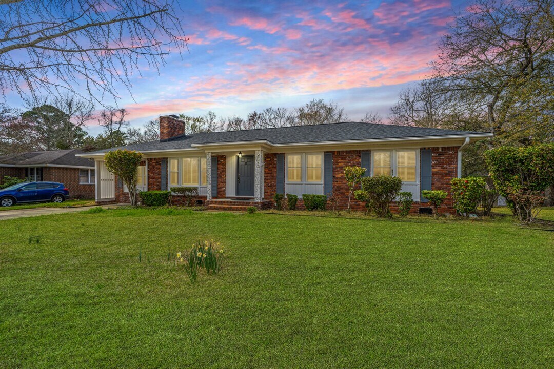 1791 Dunbarton Dr in Charleston, SC - Building Photo