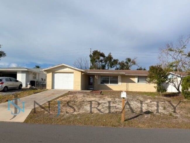 7635 Judith Crescent in Port Richey, FL - Building Photo - Building Photo