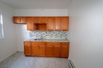 176 Shephard Ave, Unit 2 in Newark, NJ - Building Photo - Building Photo
