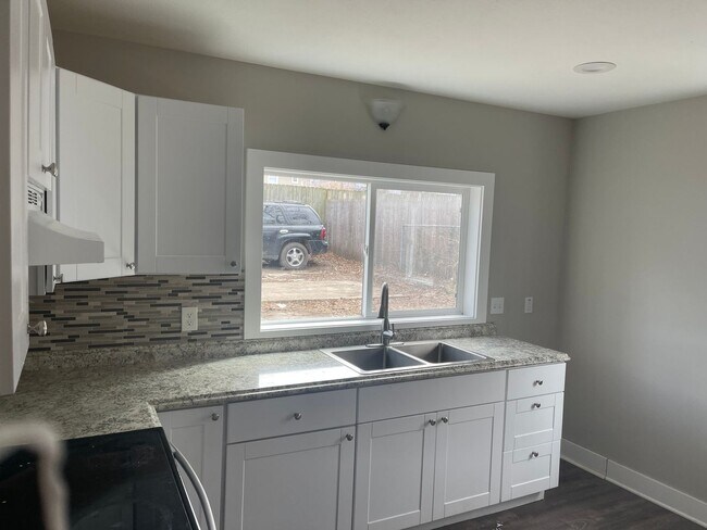 1510 Queen Ave NE in Grand Rapids, MI - Building Photo - Building Photo