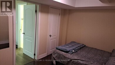 3253 Edwyna Dr in Mississauga, ON - Building Photo - Building Photo