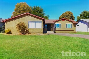 7646 22nd St in Sacramento, CA - Building Photo