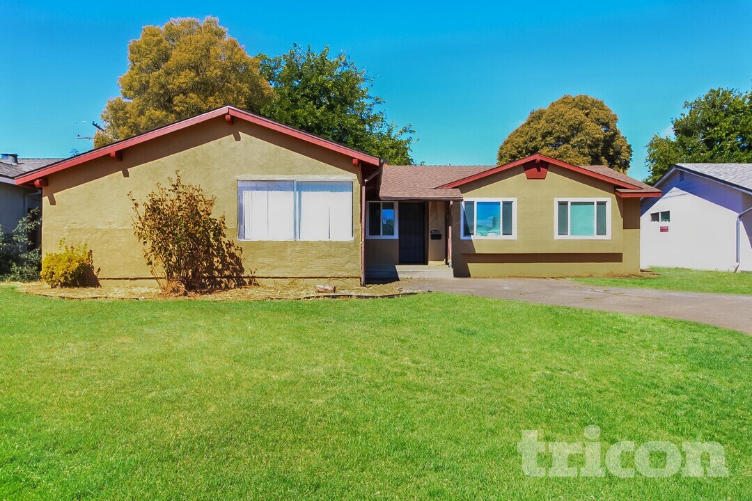 7646 22nd St in Sacramento, CA - Building Photo