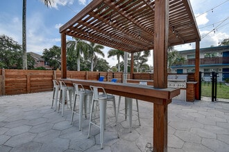 Aqua 550 in St. Petersburg, FL - Foto de edificio - Building Photo