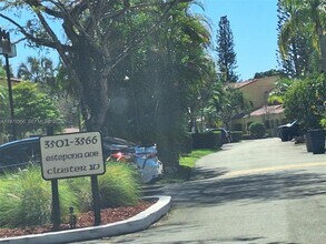 3512 Estepona Ave in Doral, FL - Building Photo - Building Photo