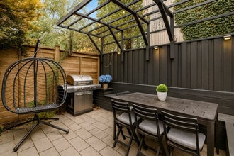 195 Soudan Ave, Unit SI ID1403809P in Toronto, ON - Building Photo - Building Photo