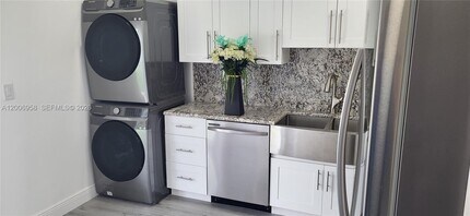 3421 NE 5th Ave in Pompano Beach, FL - Building Photo - Building Photo