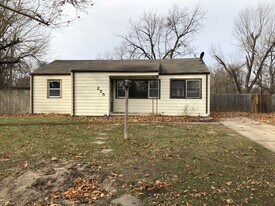 255 Dwight Ct in Haysville, KS - Building Photo