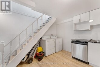 20 Dundegan Dr in Ottawa, ON - Building Photo - Building Photo