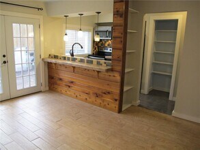 2717 Parker Ln in Austin, TX - Building Photo - Building Photo