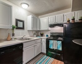 Park Meadows Apartments in Ballwin, MO - Building Photo