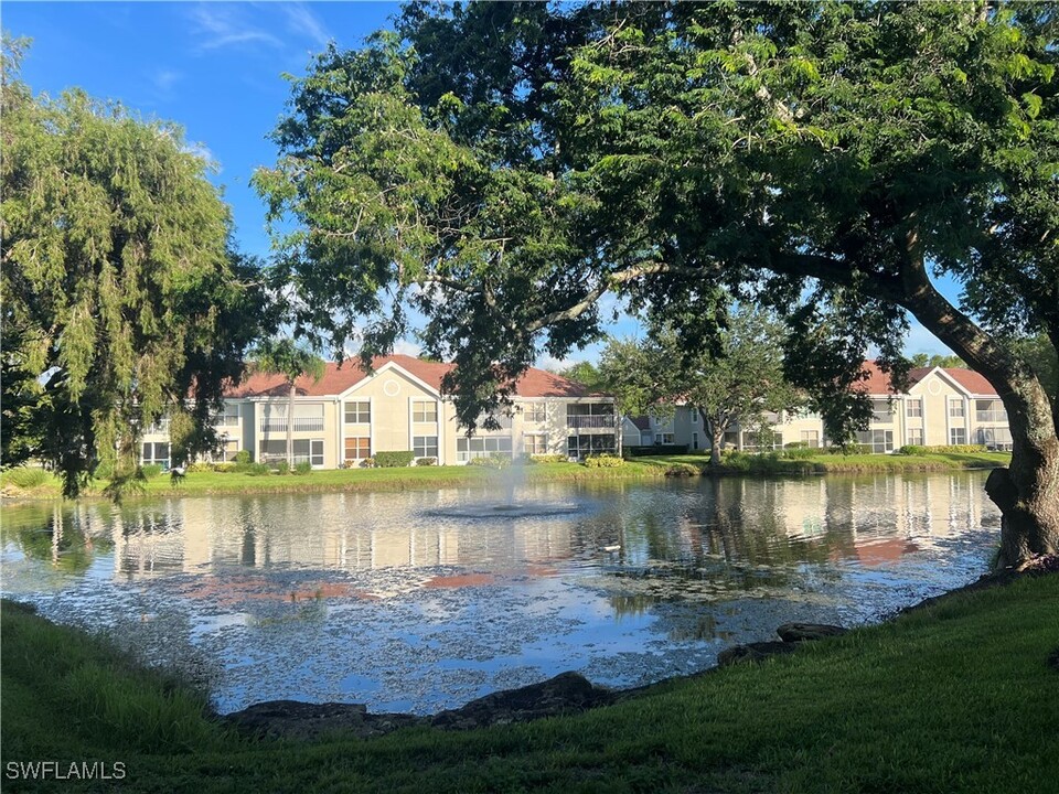 9840 Luna Cir in Naples, FL - Foto de edificio