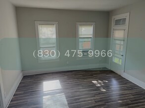 424 W Kenedy Ave in Kingsville, TX - Building Photo - Building Photo
