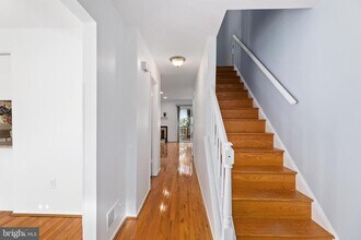 10348 Granite Creek Ln in Oakton, VA - Building Photo - Building Photo