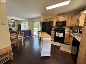 94516 Riley Creek Way in Gold Beach, OR - Building Photo - Building Photo