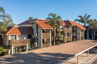 Las Brisas in Huntington Beach, CA - Building Photo - Building Photo