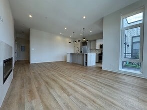 4177 W Belmont Ave, Unit #  0104 in Chicago, IL - Foto de edificio - Building Photo