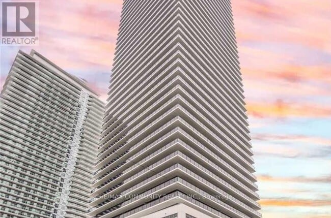 70 Annie Craig Dr in Toronto, ON - Building Photo - Building Photo