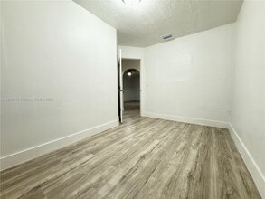 729 NW 114th St in Miami, FL - Building Photo - Building Photo