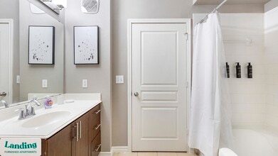 15777 Quorum Dr, Unit 2122 in Addison, TX - Foto de edificio - Building Photo