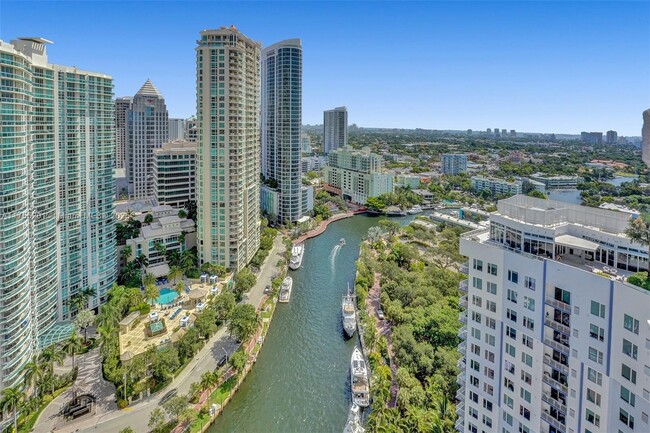 511 SE 5th Ave in Fort Lauderdale, FL - Foto de edificio - Building Photo