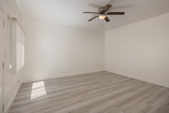 1935 Myrtle Ave. in Long Beach, CA - Foto de edificio - Interior Photo