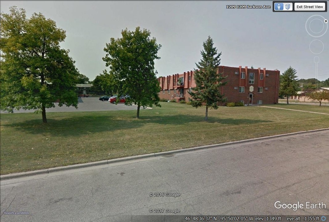 Jackson Apartments in Detroit Lakes, MN - Foto de edificio