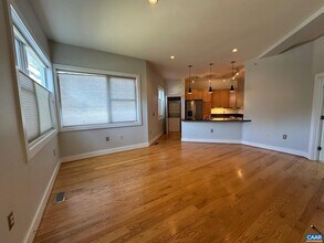 215 South Street West in Charlottesville, VA - Foto de edificio - Building Photo
