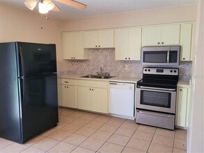 11090 McFadden Ave in Englewood, FL - Building Photo - Building Photo