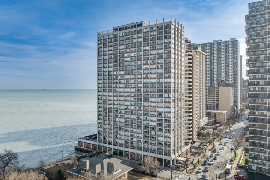 Granville Beach Condominiums in Chicago, IL - Building Photo