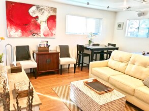 1802 Andalusia Ave in Los Angeles, CA - Foto de edificio - Building Photo