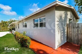 405 E Gateway Blvd in Boynton Beach, FL - Building Photo - Building Photo