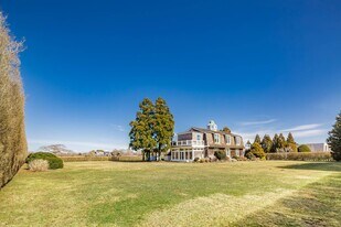 122 Crestview Ln in Sagaponack, NY - Building Photo